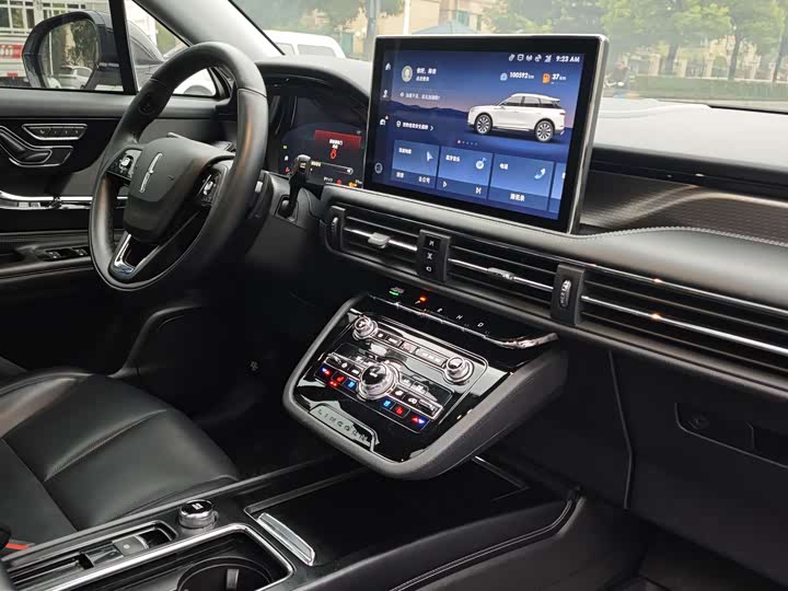 Фото 13 - Lincoln Corsair