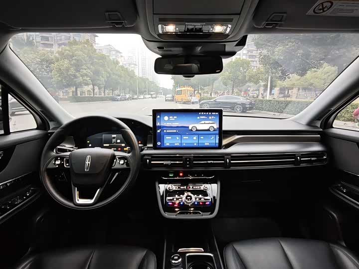 Фото 14 - Lincoln Corsair