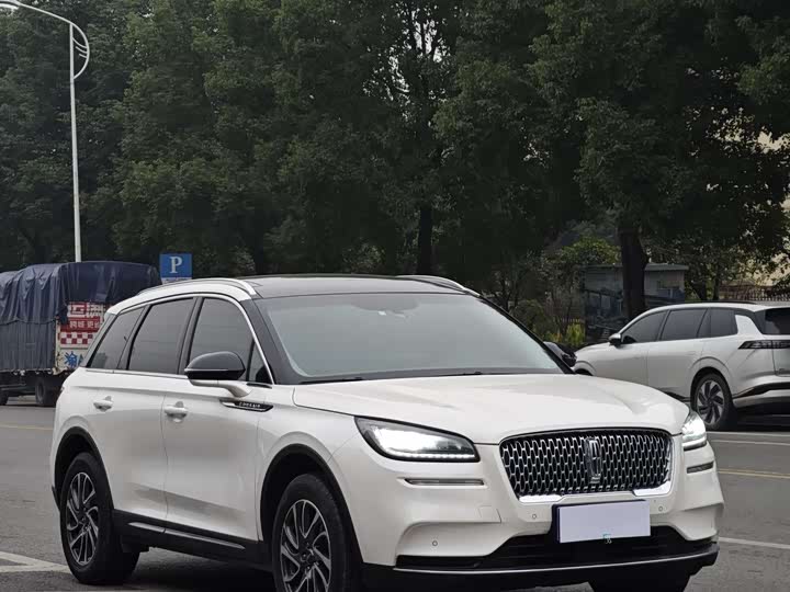 Фото 3 - Lincoln Corsair