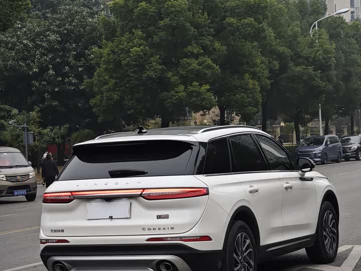 Фото 4 - Lincoln Corsair