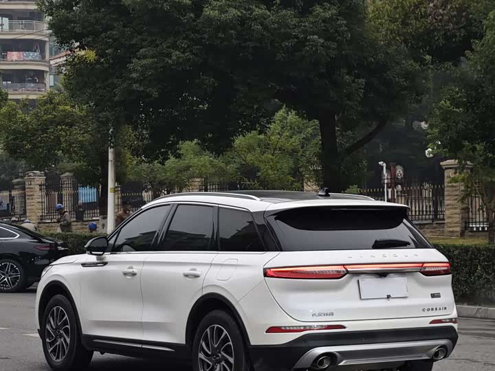 Фото 6 - Lincoln Corsair