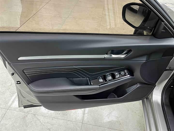 Фото 10 - Nissan Teana