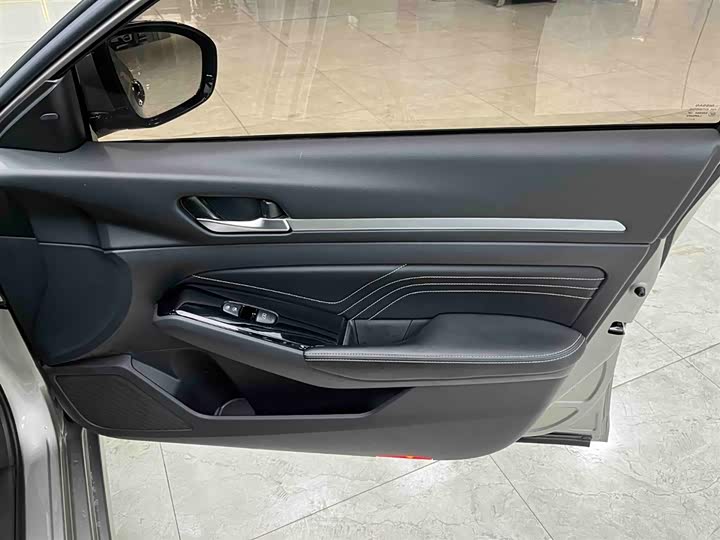 Фото 12 - Nissan Teana