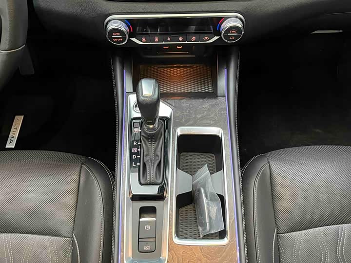 Фото 5 - Nissan Teana