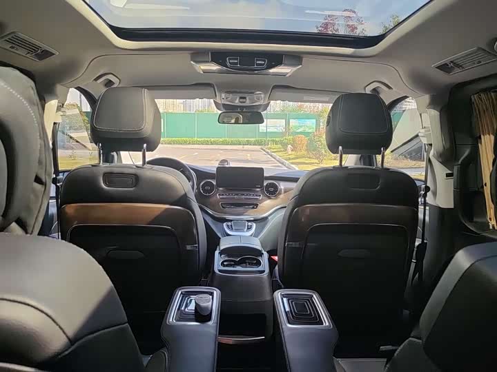 Фото 9 - Mercedes-Benz V-Class