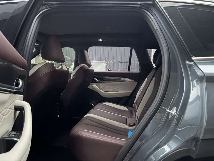 Фото 10 - Geely Monjaro