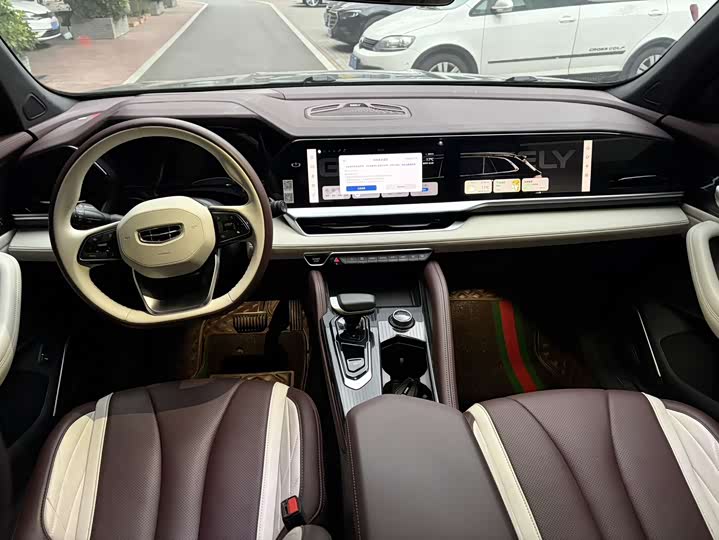 Фото 11 - Geely Monjaro