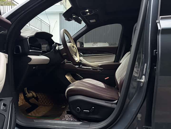 Фото 12 - Geely Monjaro