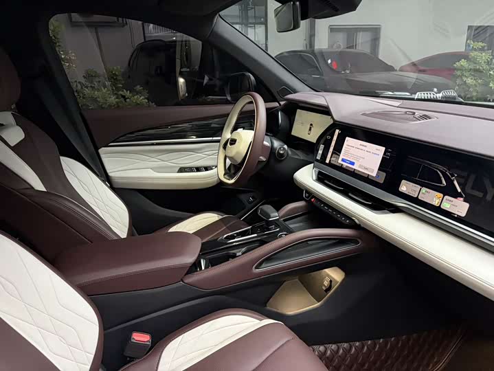 Фото 9 - Geely Monjaro