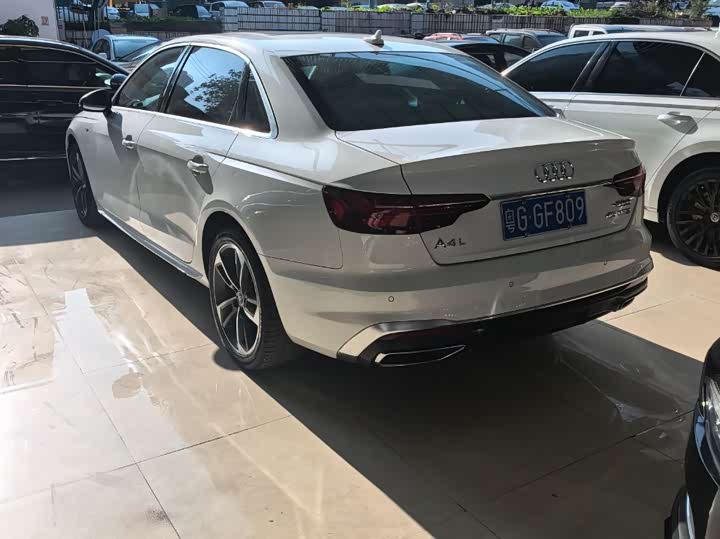 Фото 4 - Audi A4L