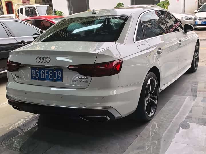 Фото 6 - Audi A4L