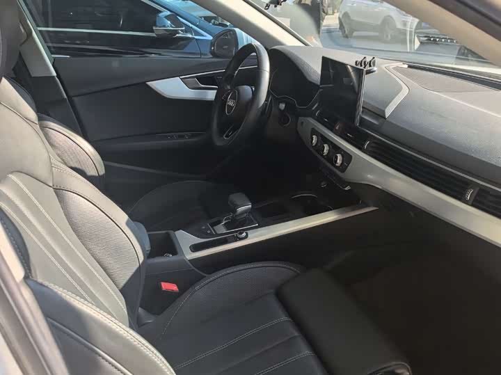 Фото 7 - Audi A4L