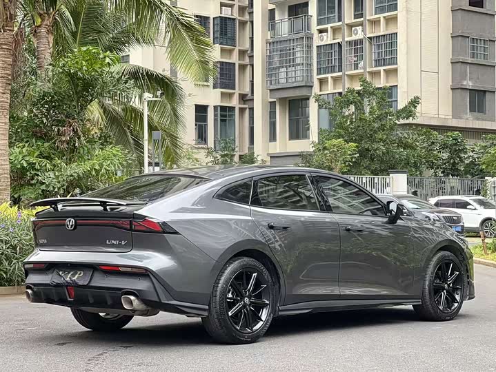 Фото 10 - Changan UNI-V