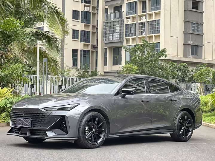 Фото 2 - Changan UNI-V