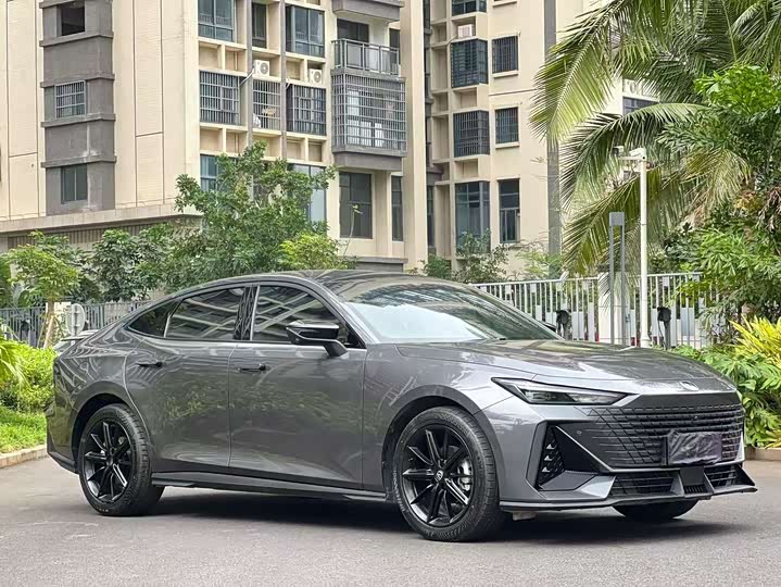 Фото 4 - Changan UNI-V