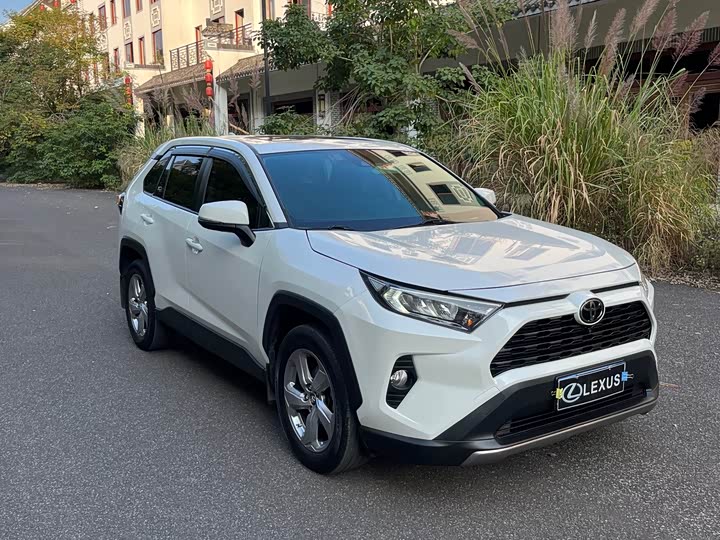 Фото 2 - Toyota RAV4