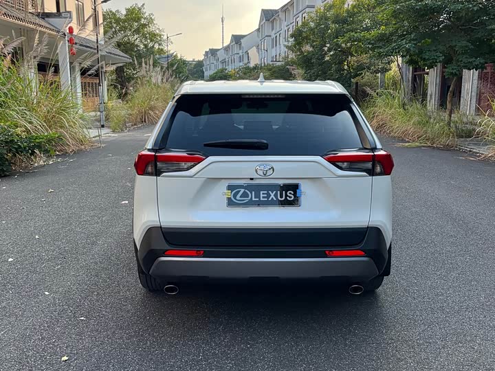 Фото 5 - Toyota RAV4