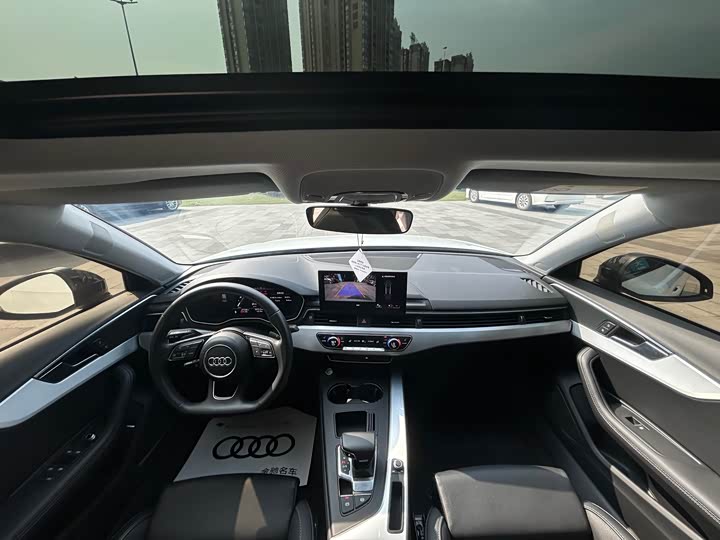 Фото 10 - Audi A4L