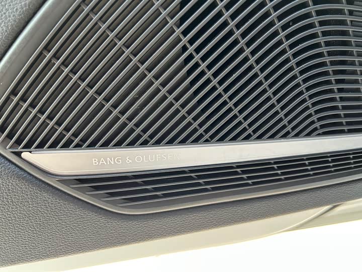 Фото 14 - Audi A4L