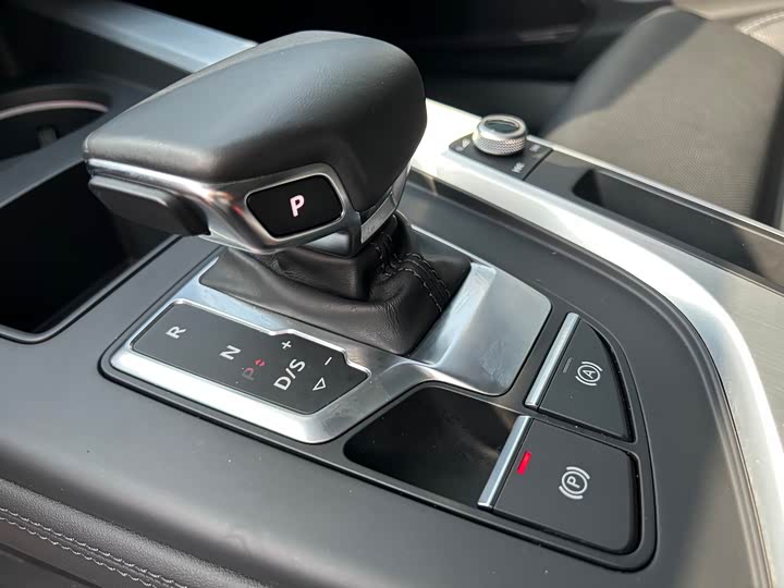 Фото 17 - Audi A4L