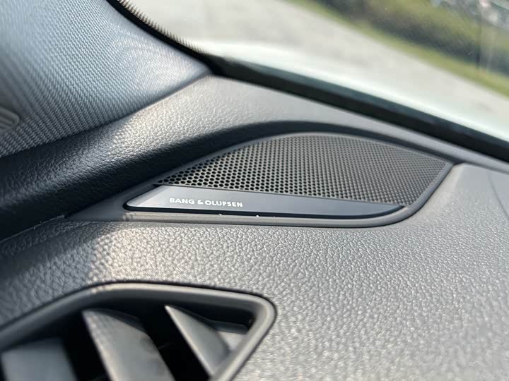 Фото 18 - Audi A4L