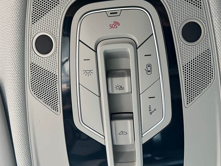 Фото 19 - Audi A4L