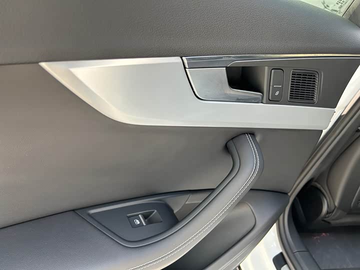 Фото 20 - Audi A4L