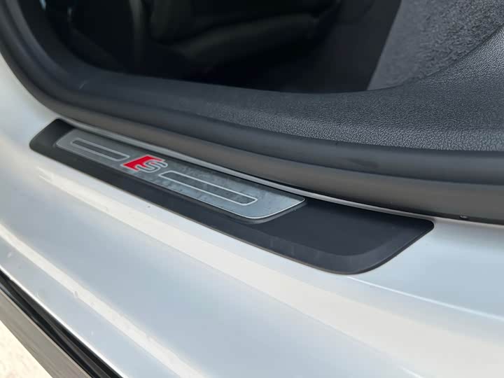 Фото 21 - Audi A4L