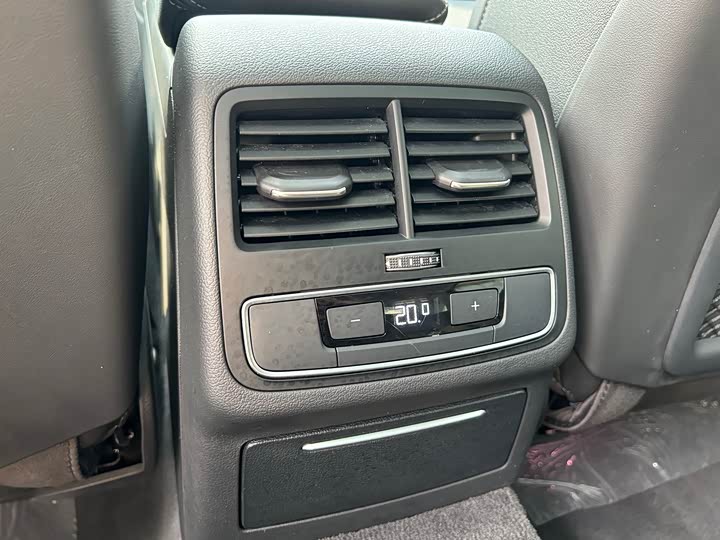 Фото 22 - Audi A4L