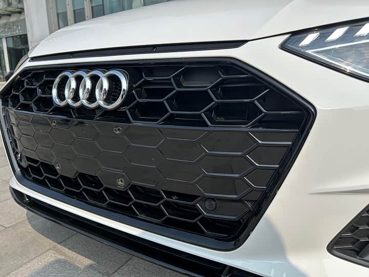 Фото 25 - Audi A4L