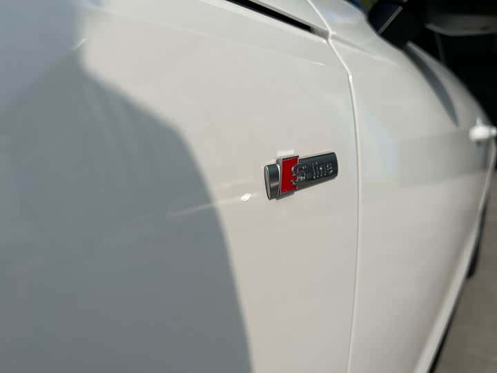 Фото 26 - Audi A4L