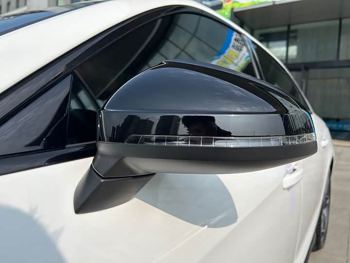 Фото 27 - Audi A4L