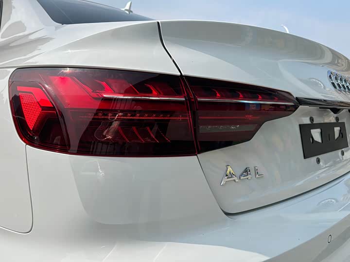 Фото 31 - Audi A4L