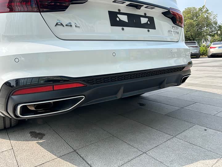 Фото 32 - Audi A4L