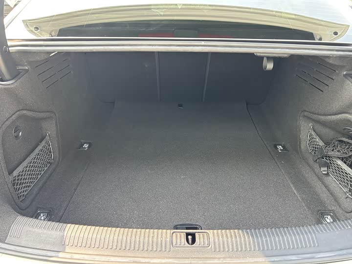 Фото 33 - Audi A4L