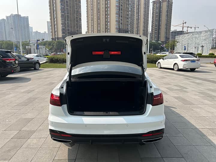 Фото 34 - Audi A4L