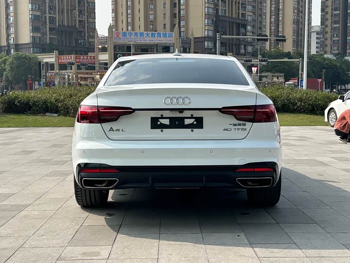 Фото 6 - Audi A4L