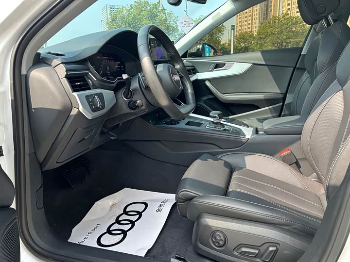 Фото 8 - Audi A4L