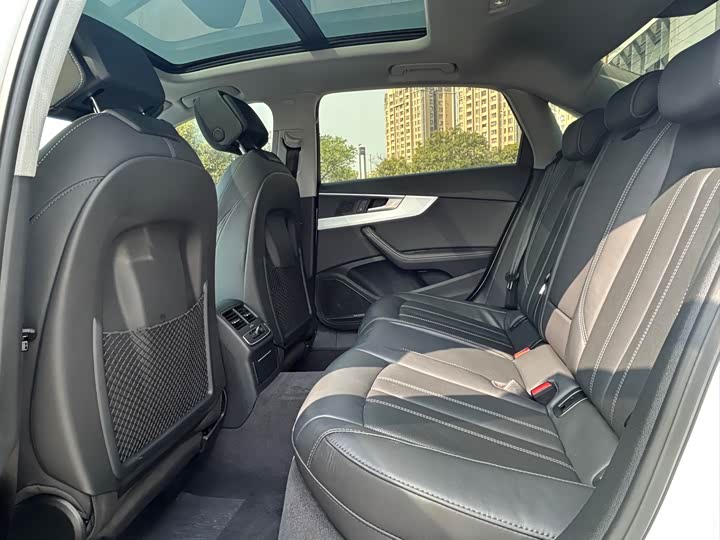 Фото 9 - Audi A4L