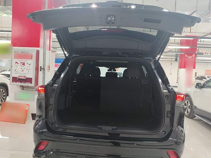 Фото 18 - Toyota Crown Kluger