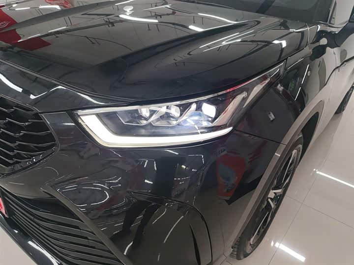 Фото 23 - Toyota Crown Kluger