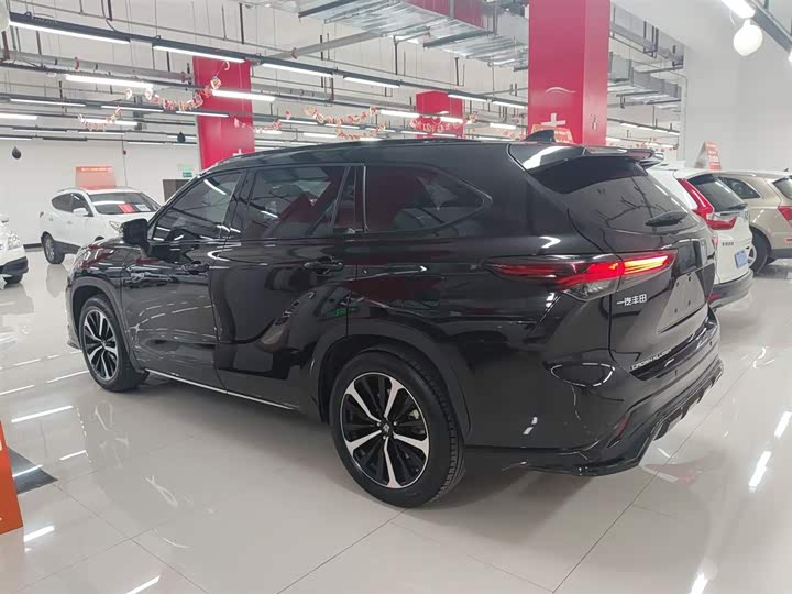 Фото 4 - Toyota Crown Kluger