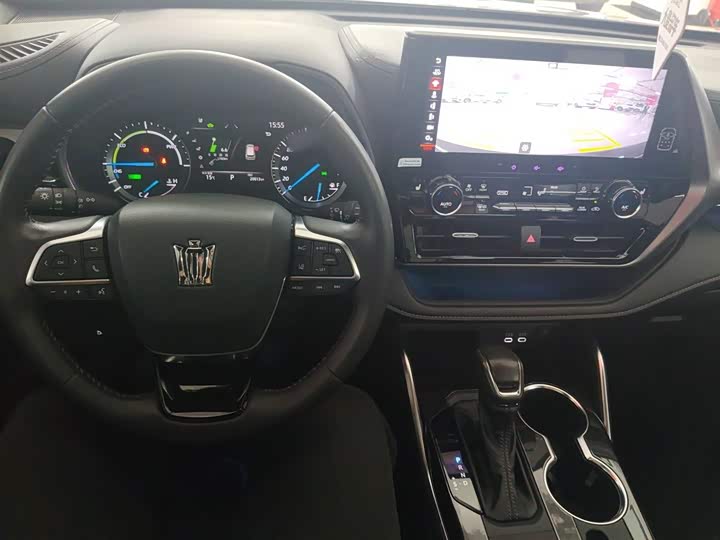 Фото 9 - Toyota Crown Kluger