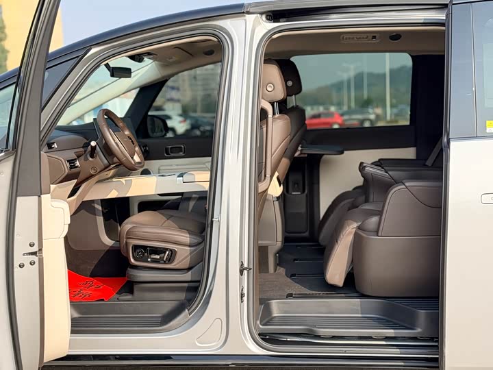 Фото 10 - LiXiang Mega