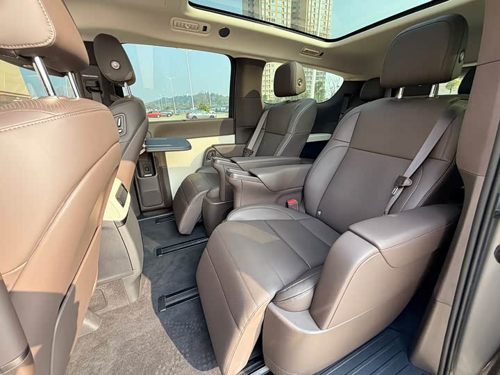 Фото 11 - LiXiang Mega