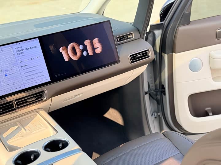 Фото 16 - LiXiang Mega