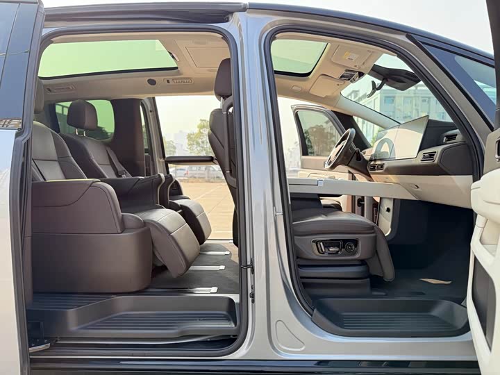 Фото 18 - LiXiang Mega