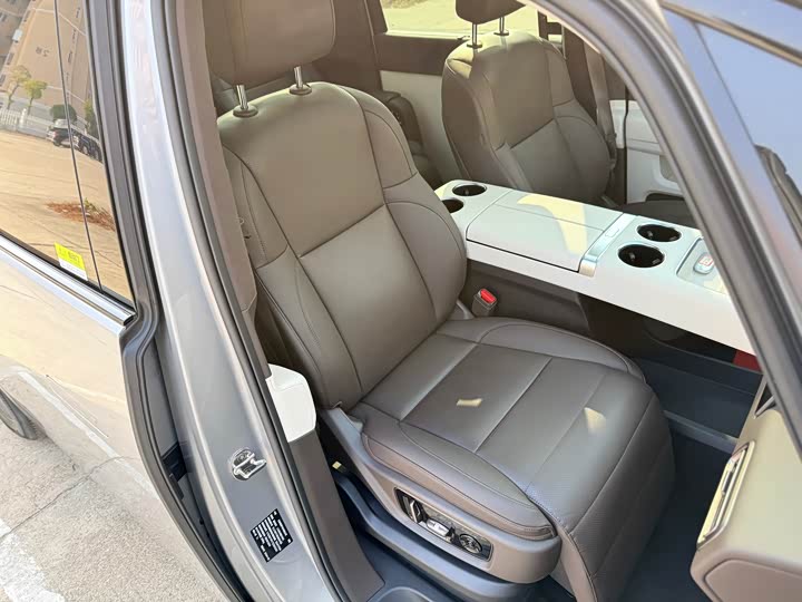 Фото 20 - LiXiang Mega