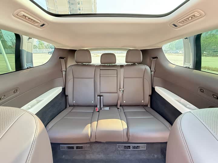 Фото 21 - LiXiang Mega