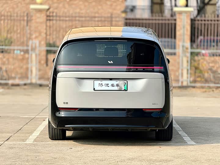 Фото 7 - LiXiang Mega